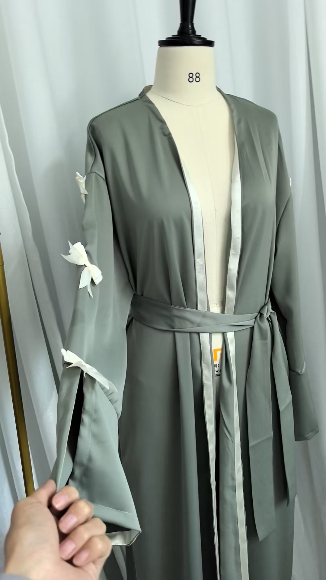 bow long flowing abaya - Image 6