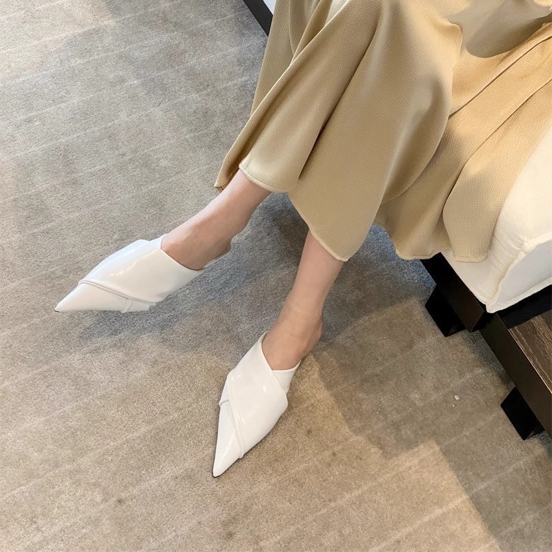 Cross pointed flat bottomed slippers with a toe wrap, half flat heel, soft soled women's sandals for external wear - Image 9